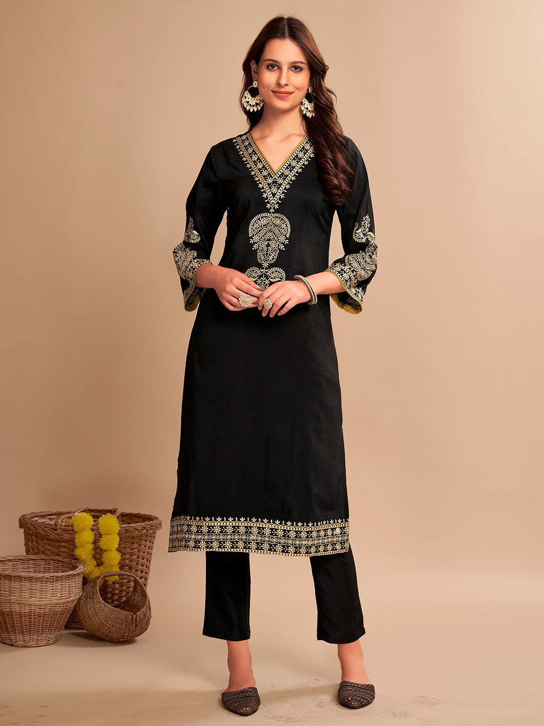 Black Embroidered Regular Thread Work Straight Kurta with Trousers