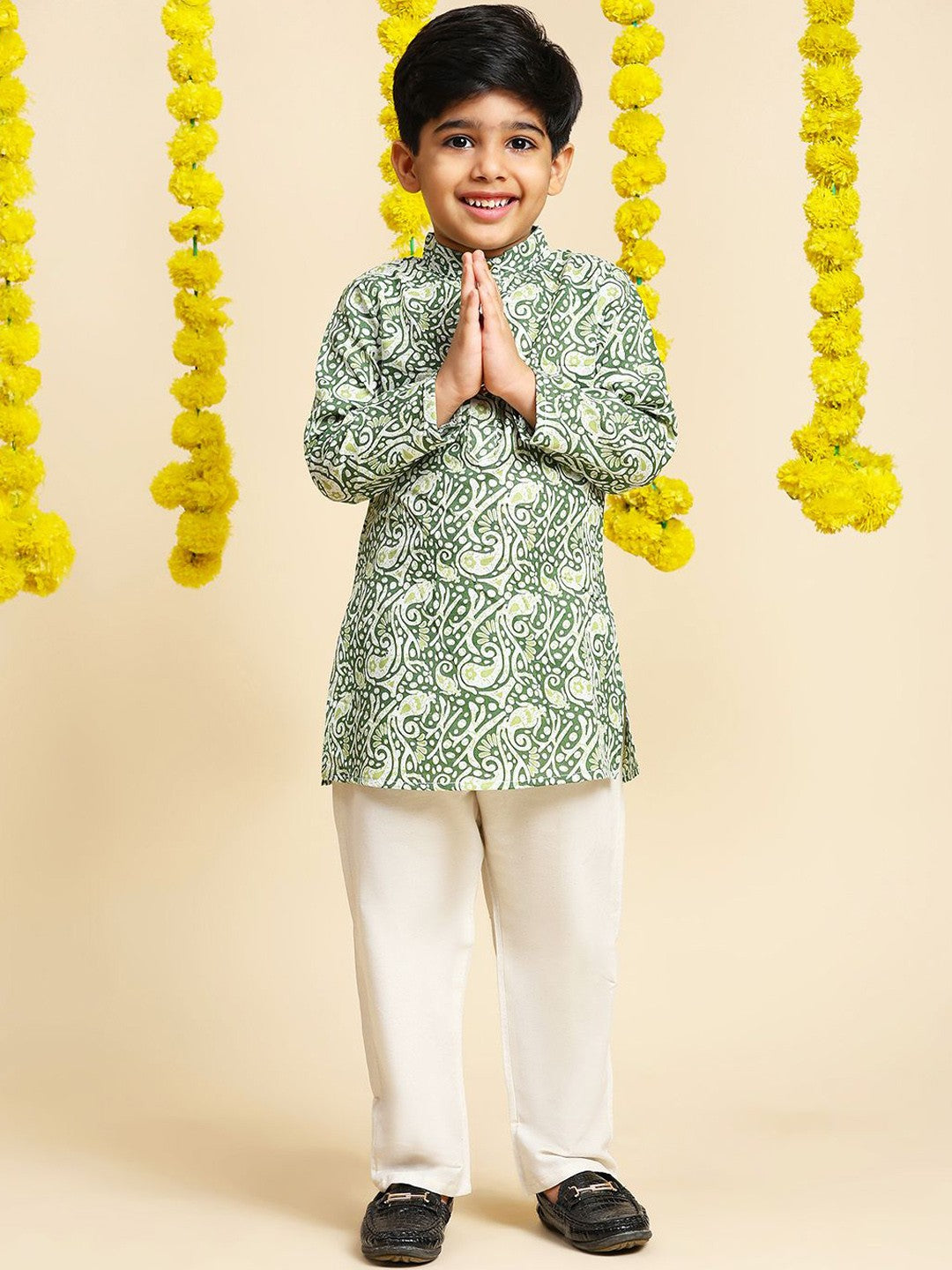 Boys Paisley Printed Mandarin Collar Pure Cotton Kurta With Trousers