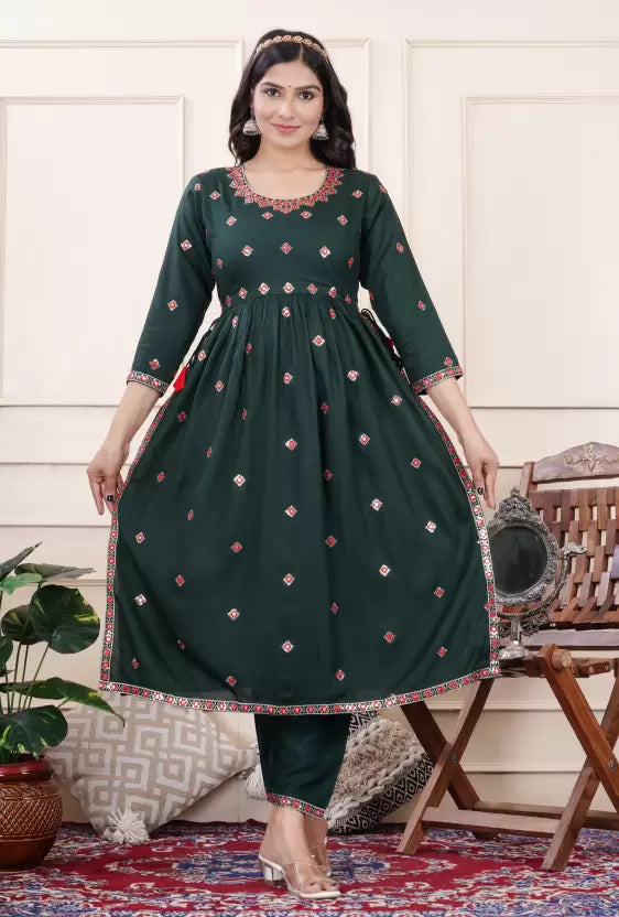 Women Green Viscose Rayon Kurta Pant Set