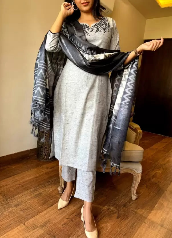 Women Grey Kurta set with Shawl