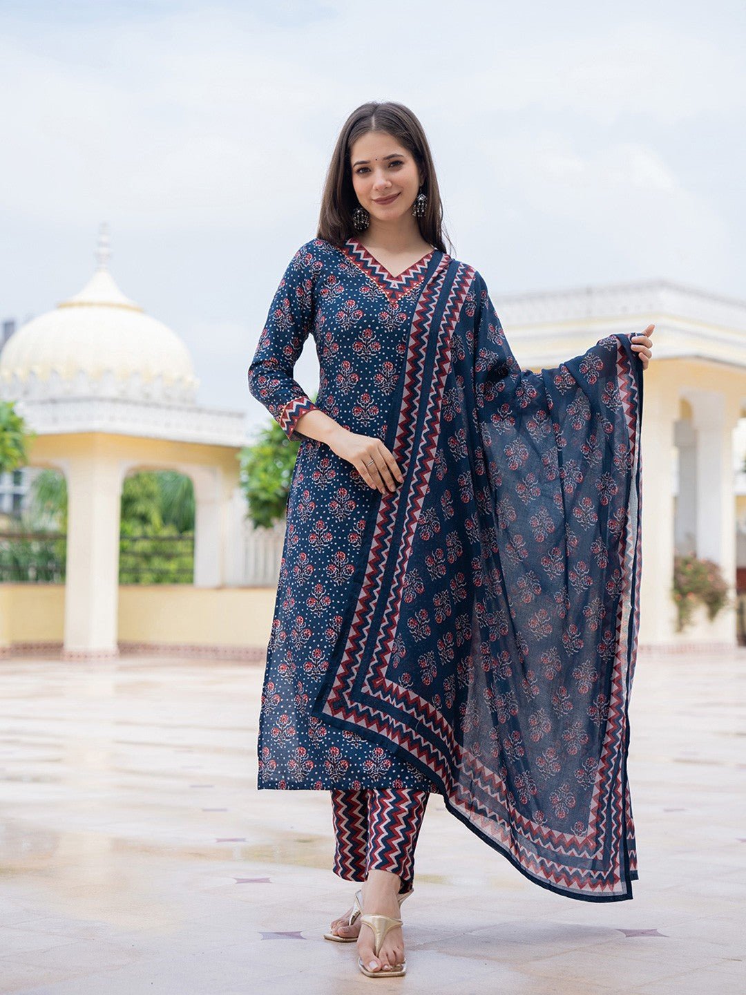 Floral Printed Straight Kurta With Trousers & Dupatta