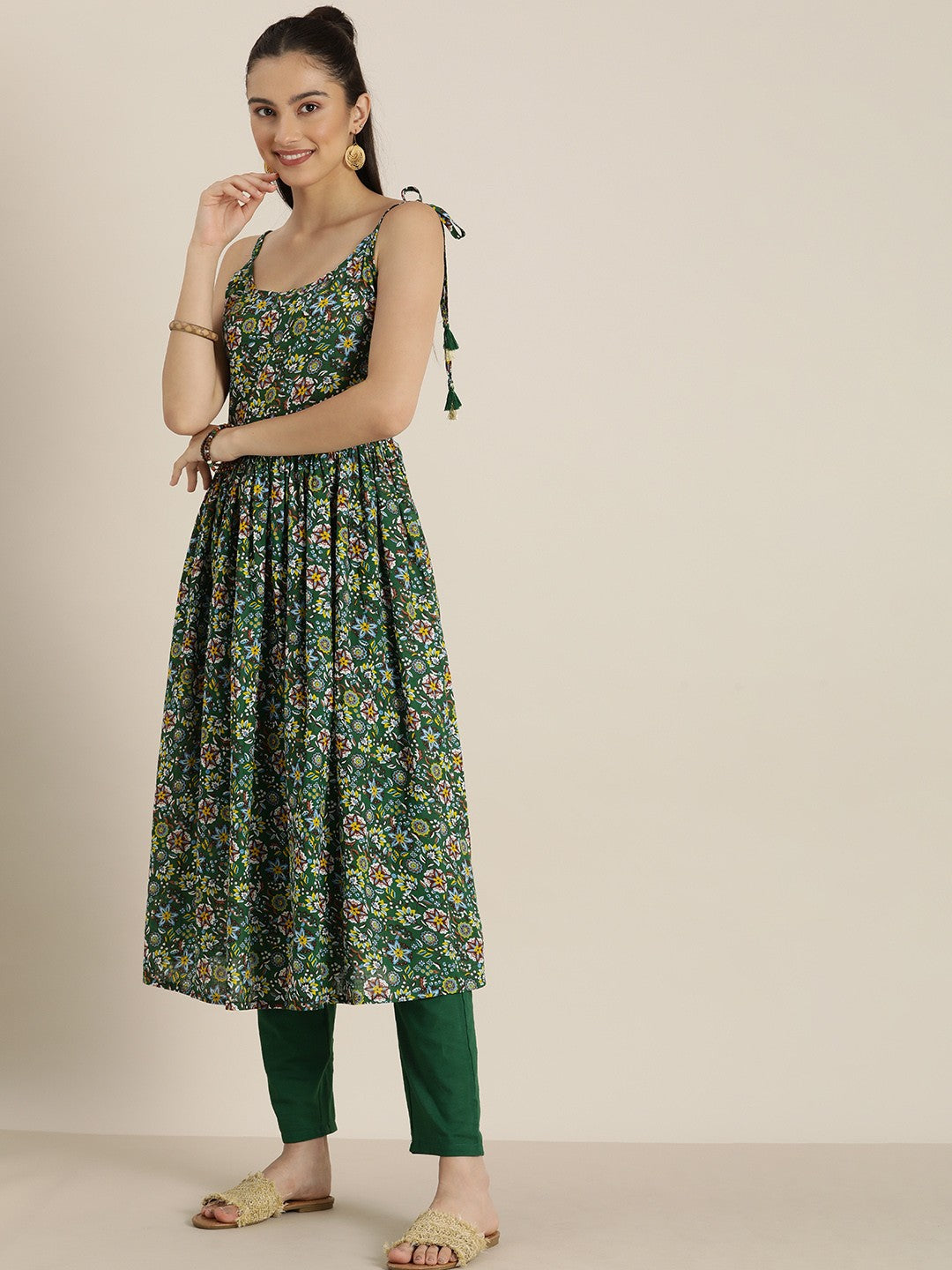 Women Green Floral Print Pleated Kurta with Trousers & Dupatta