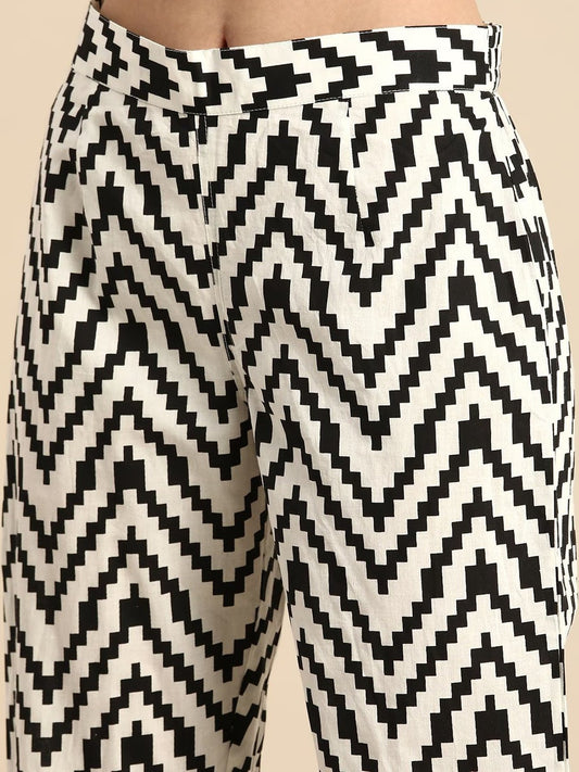Women Printed Regular Kurta with Trousers