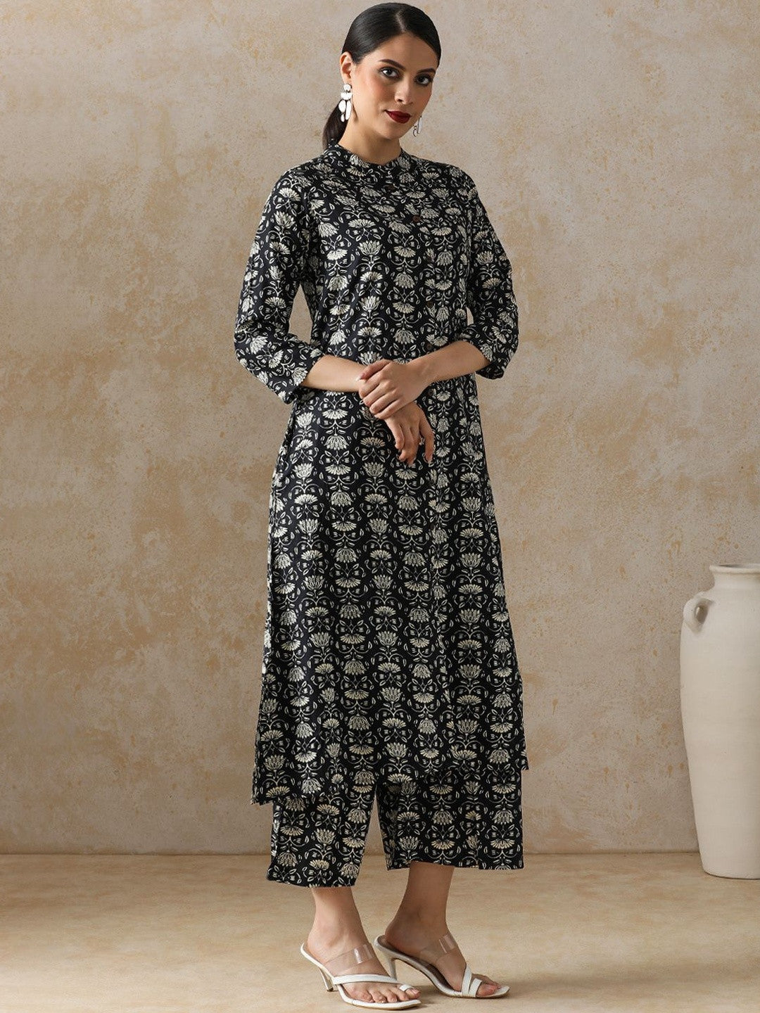 Women Floral Printed Regular Kurta with Trousers