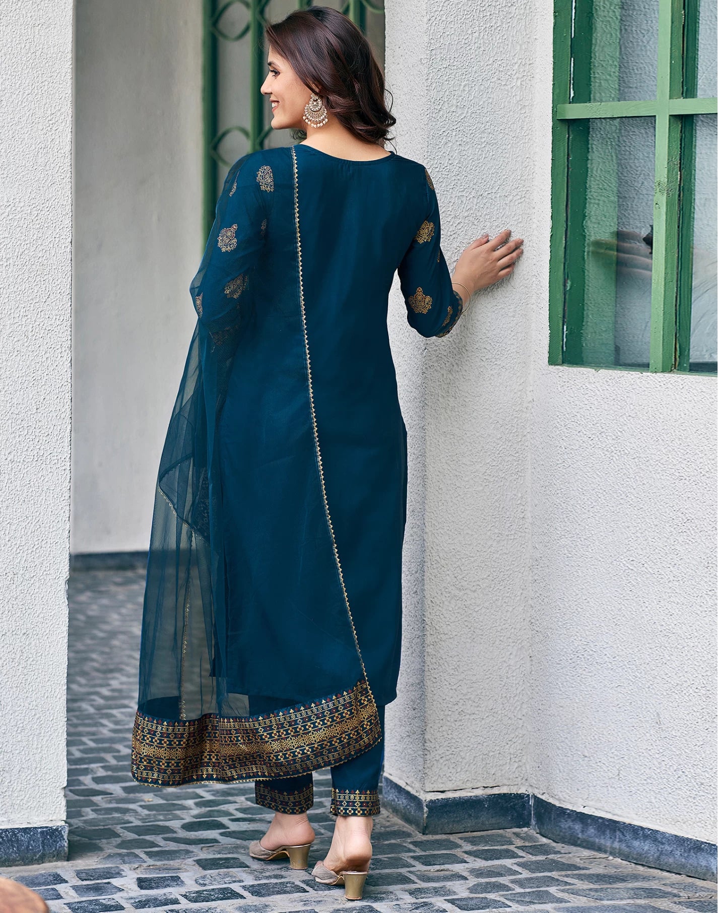 Women Cotton Blend Kurta Pant Dupatta Set