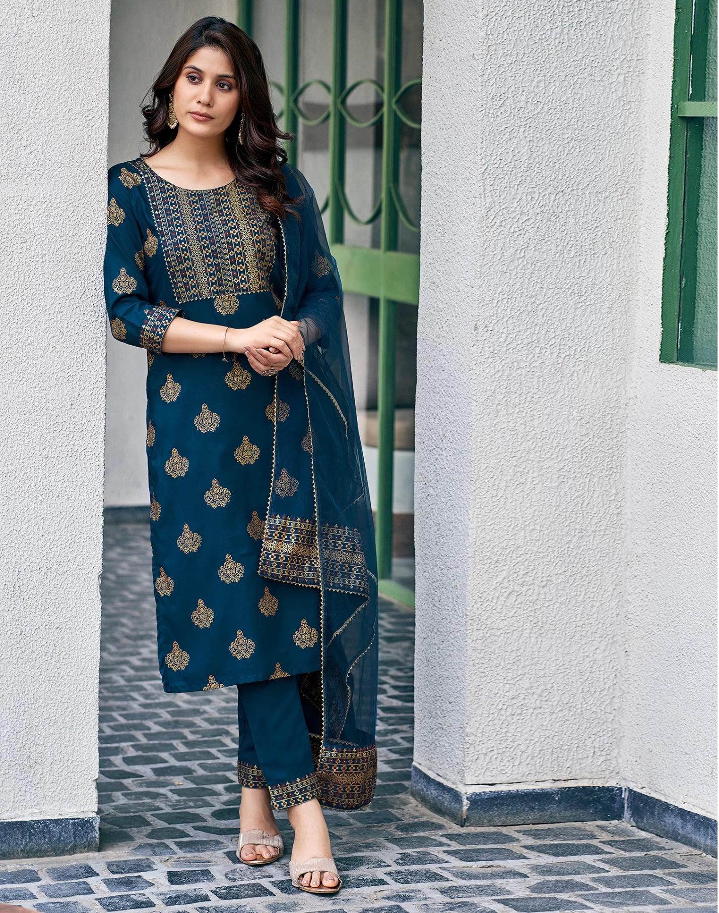 Women Cotton Blend Kurta Pant Dupatta Set