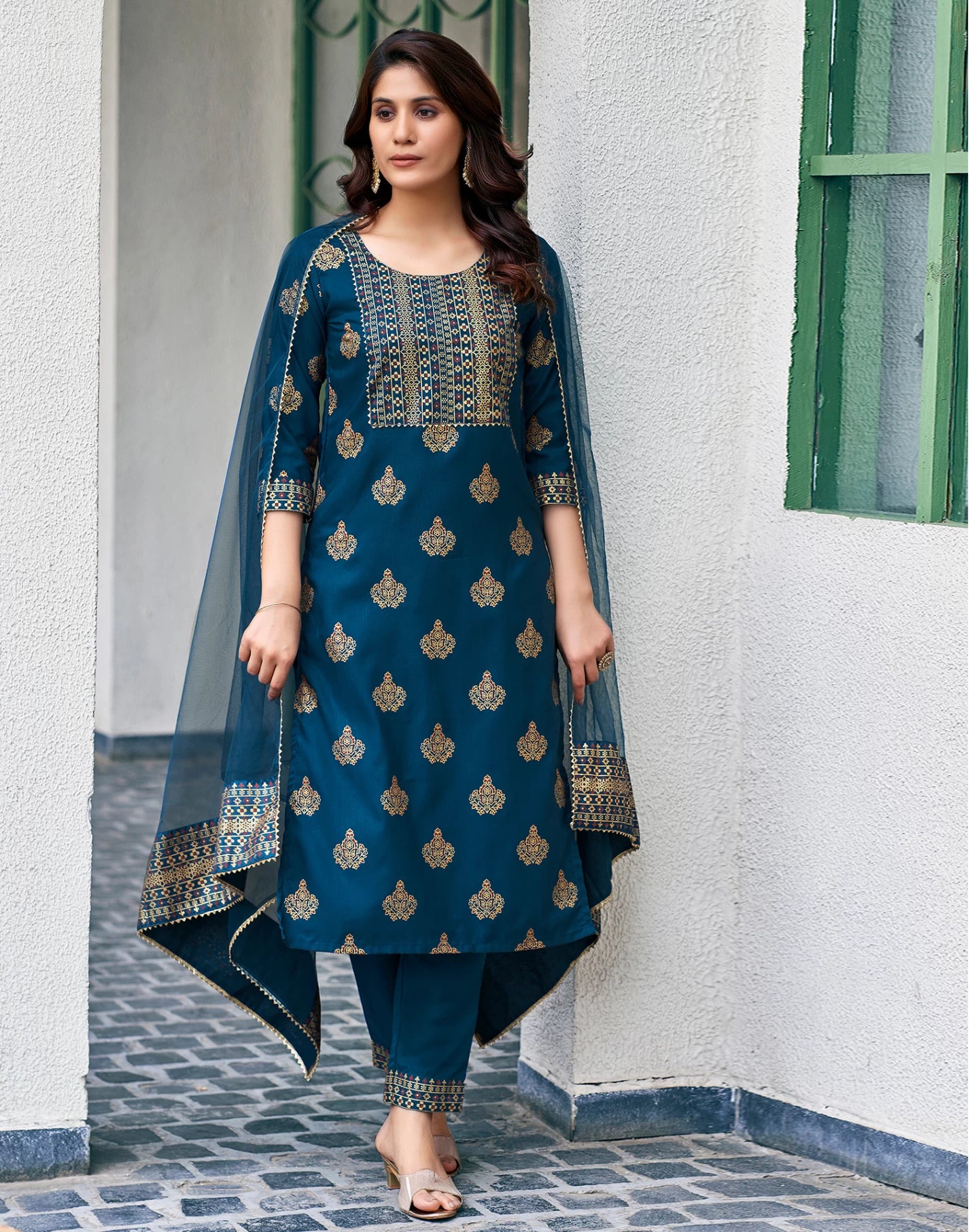 Women Cotton Blend Kurta Pant Dupatta Set