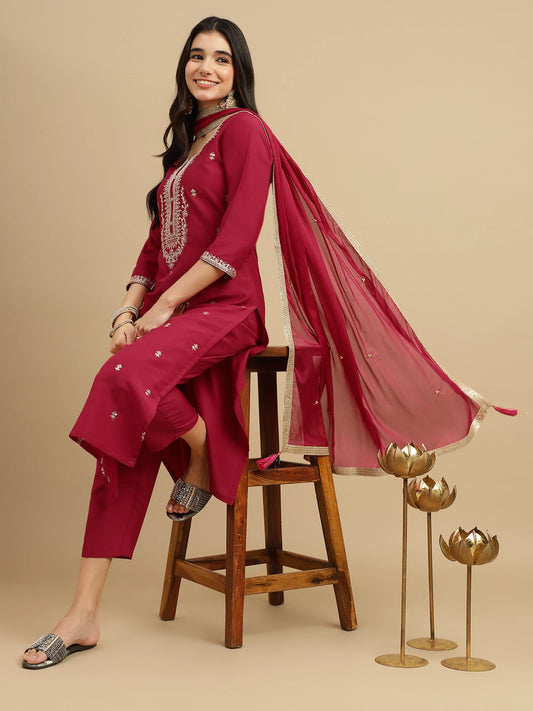 Women Silk Blend Kurta Pant Dupatta Set