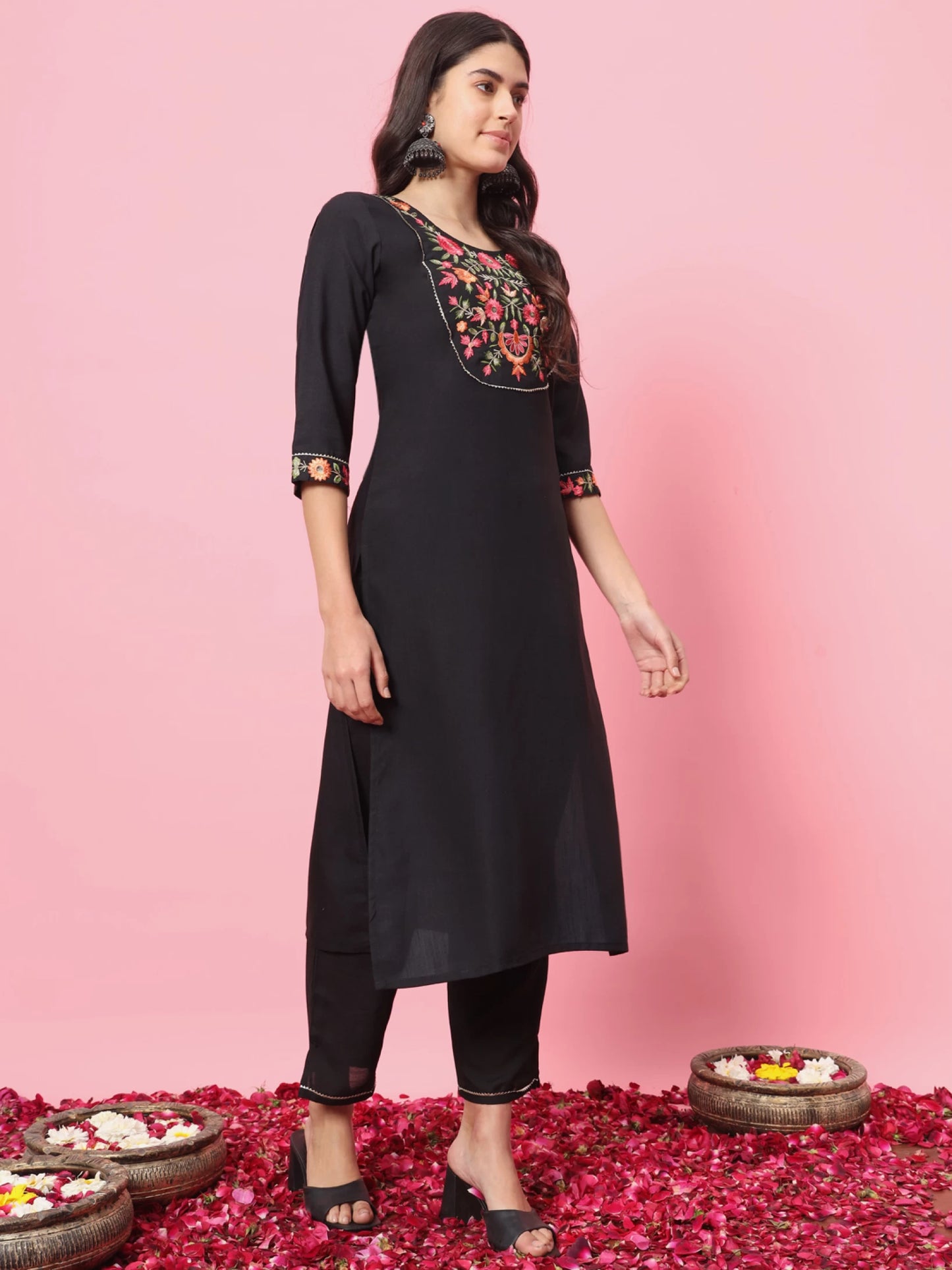 Women Cotton Blend Kurta Pant Dupatta Set