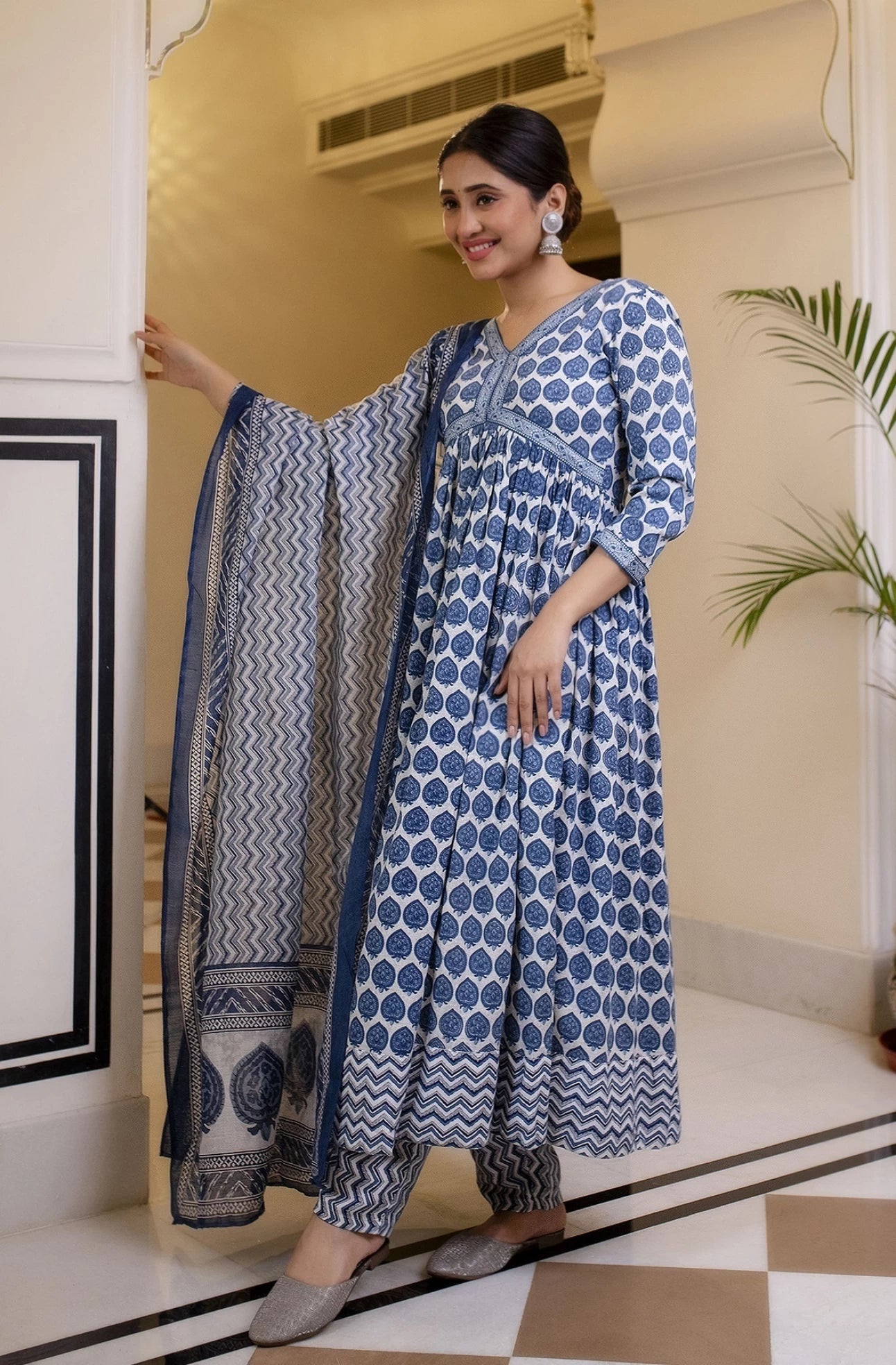 Women Viscose Rayon Kurta Pant Dupatta Set