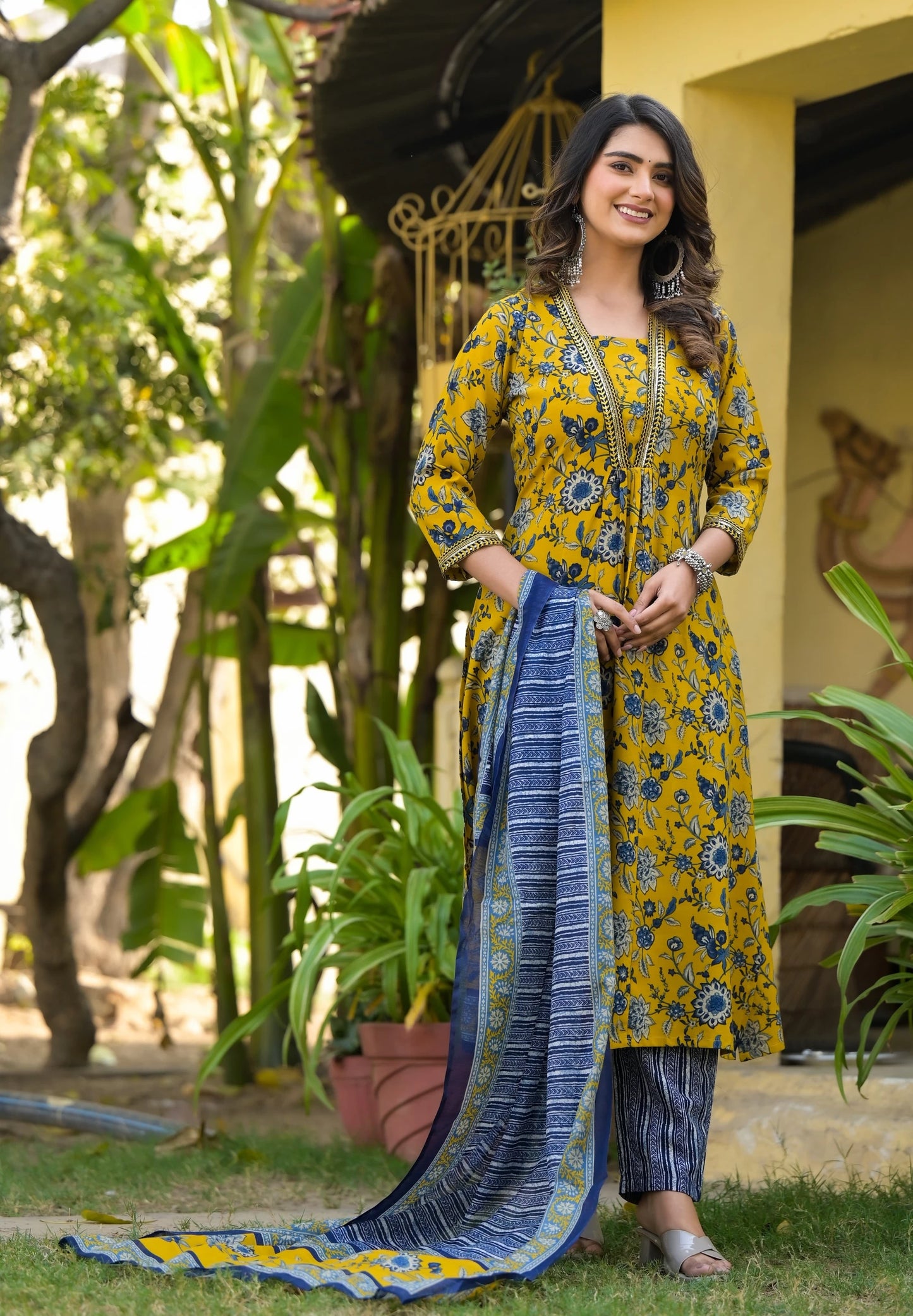 Women Viscose Rayon Kurta Pant Dupatta Set