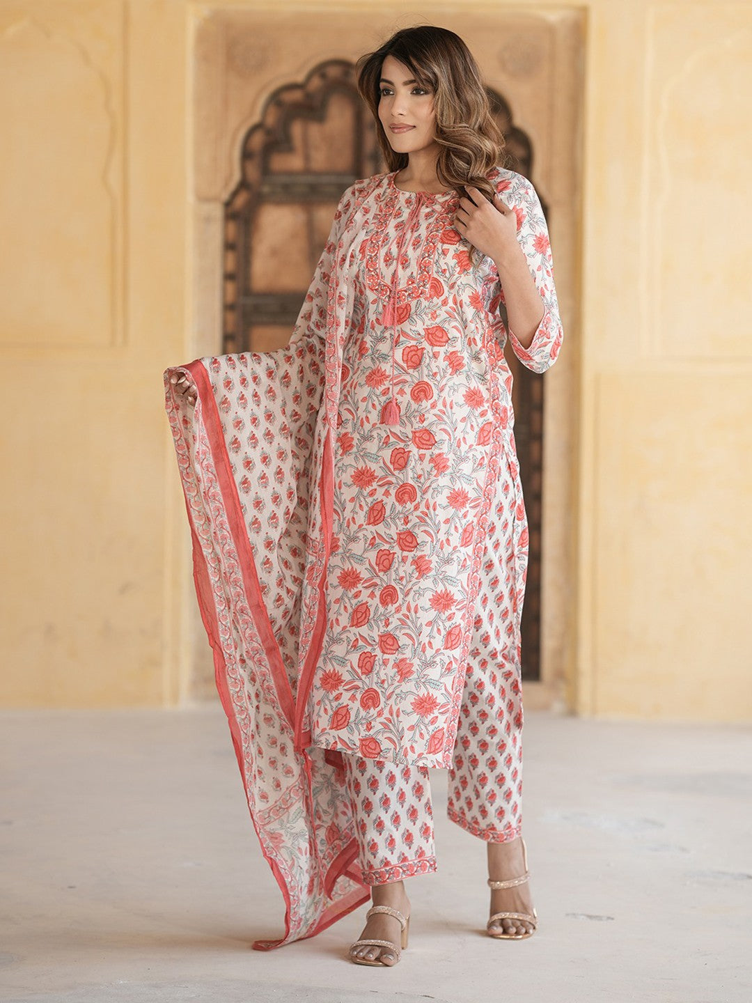 Women Floral Printed Regular Thread Work Pure Cotton Kurta with Trousers & With Dupatta