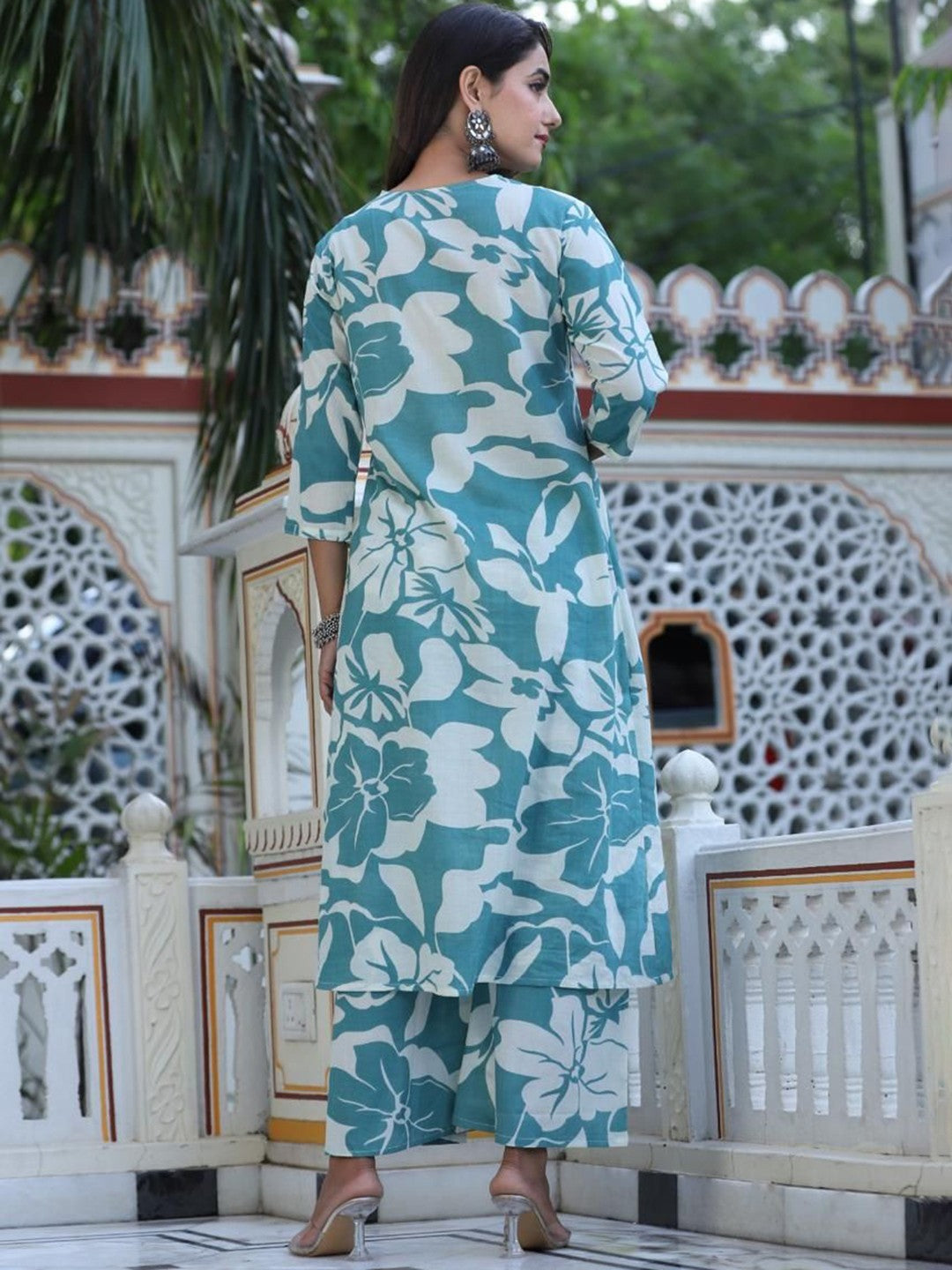 Women Floral Printed Regular Kurta with Trousers