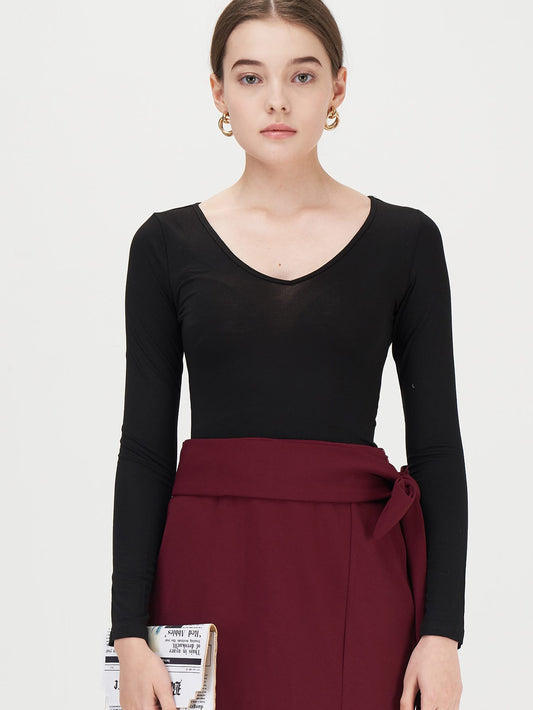 V-neck Form Fitted Crop Tee