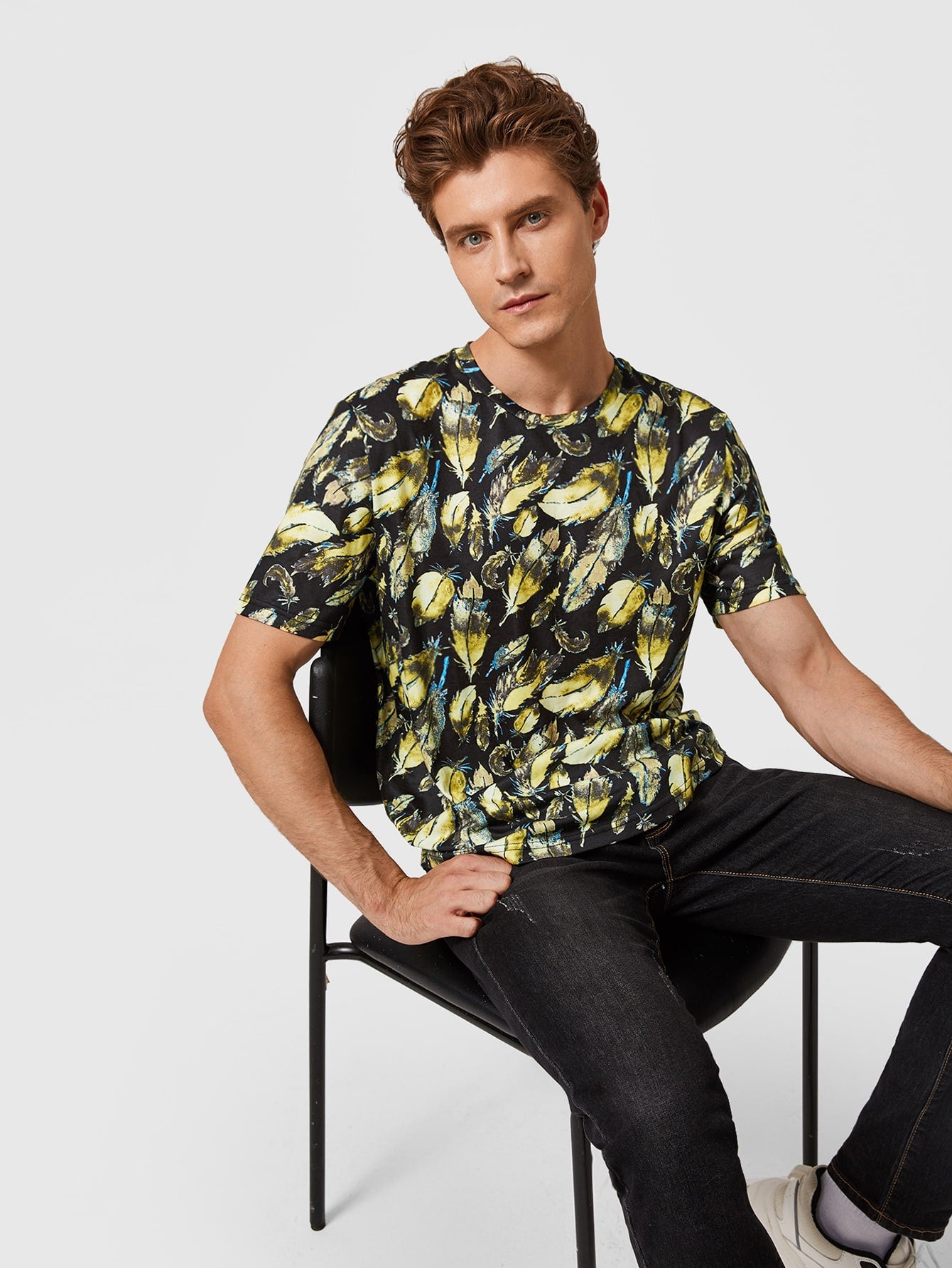 Men Allover Feather Print Top