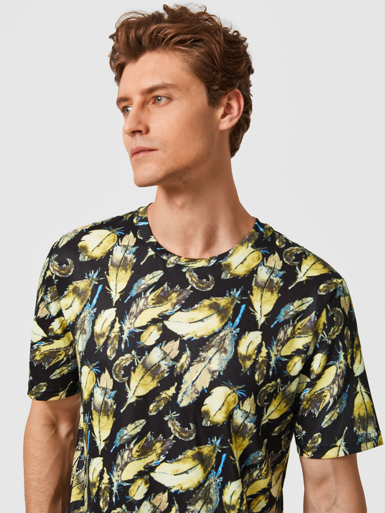 Men Allover Feather Print Top