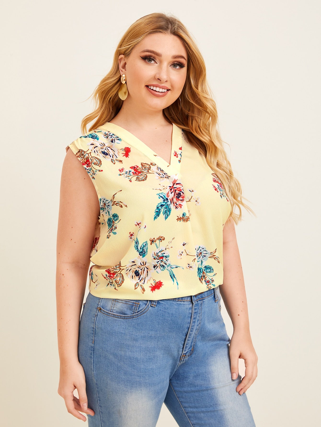 Plus Fold Pleated Front Sleeveless Floral Top