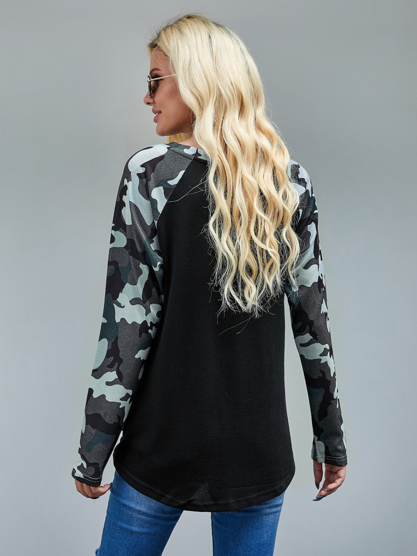 Twist Hem Contrast Camo Raglan Sleeve Tee