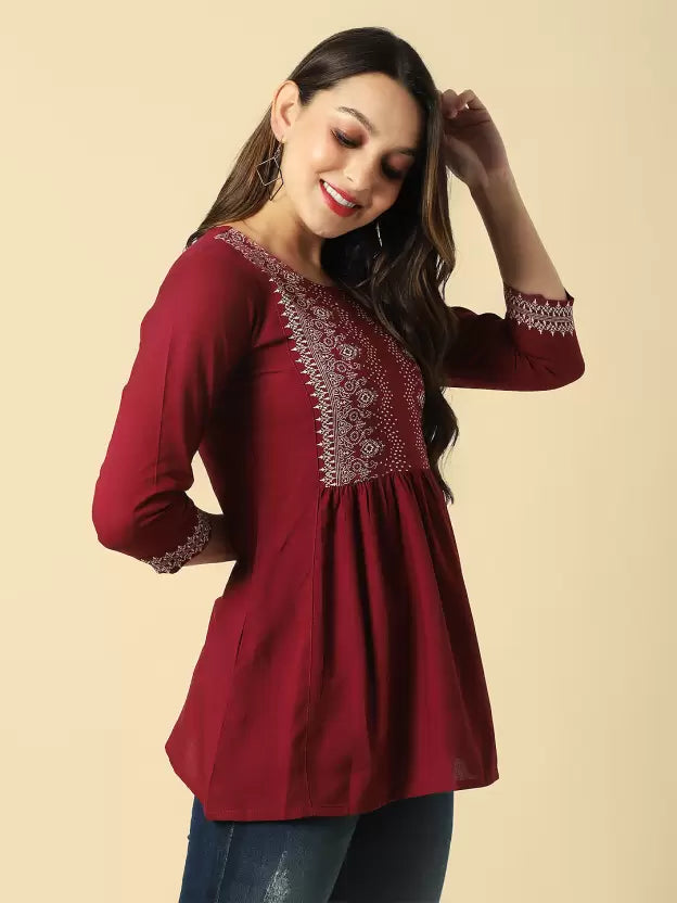 Casual Regular Sleeves Printed Women Maroon Top