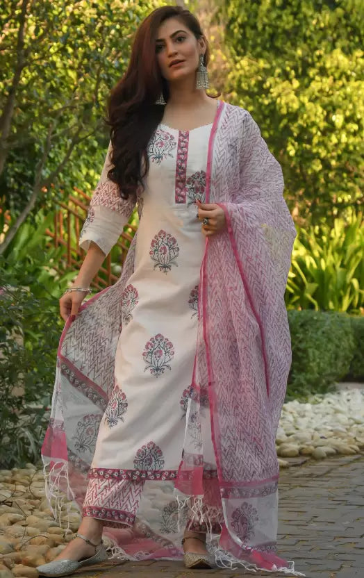 Women Pure Cotton Kurta and Pant Set with Pink shawl