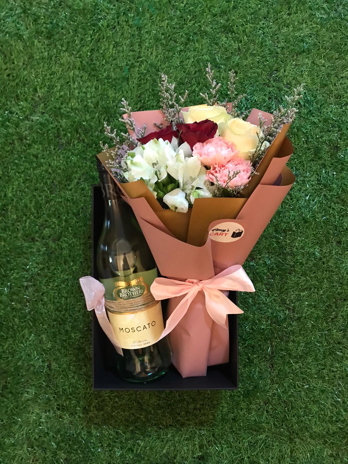 The Moscato Floral Gift Set With Ferrero Rocher Chocolate