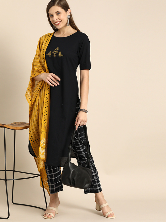Women Black Solid Embroidery Detail Kurta Set