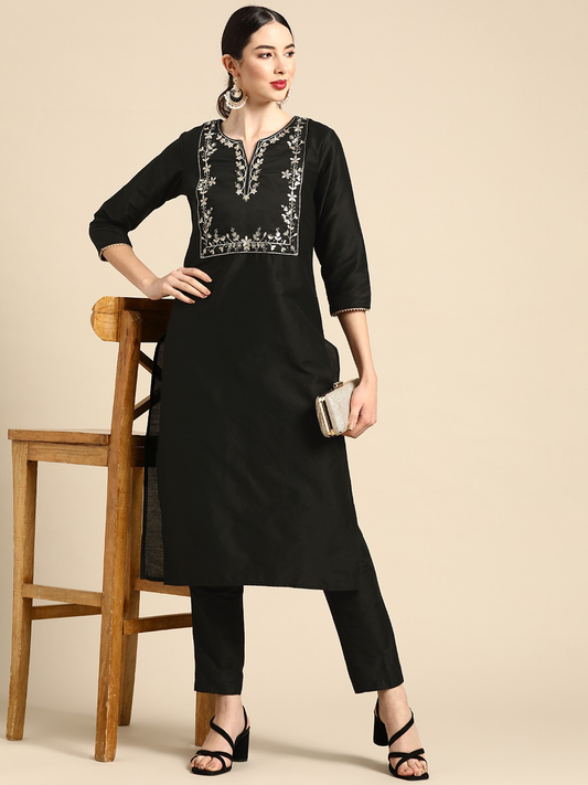 Women Black & Golden Embroidered Kurta Set