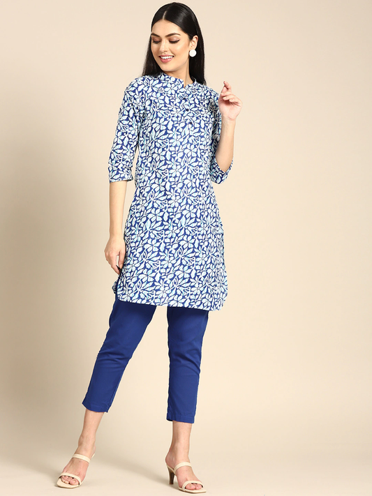 Women Blue Floral Printed Kurta with Trousers