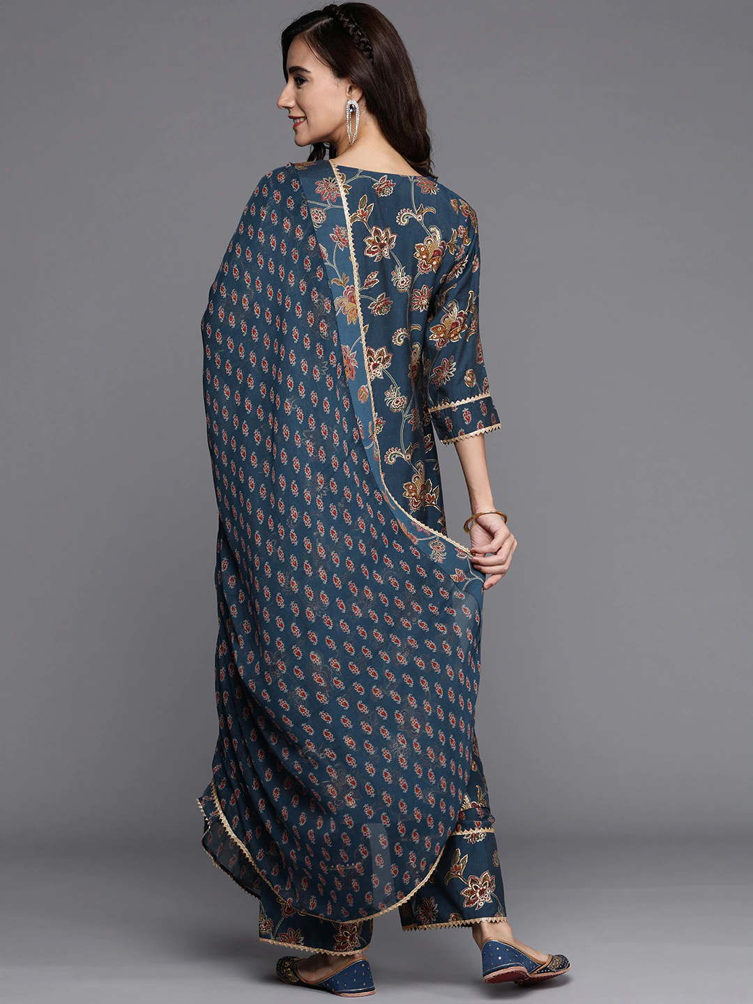 Women Blue & Maroon Floral Printed Silk Blend Kurta Set