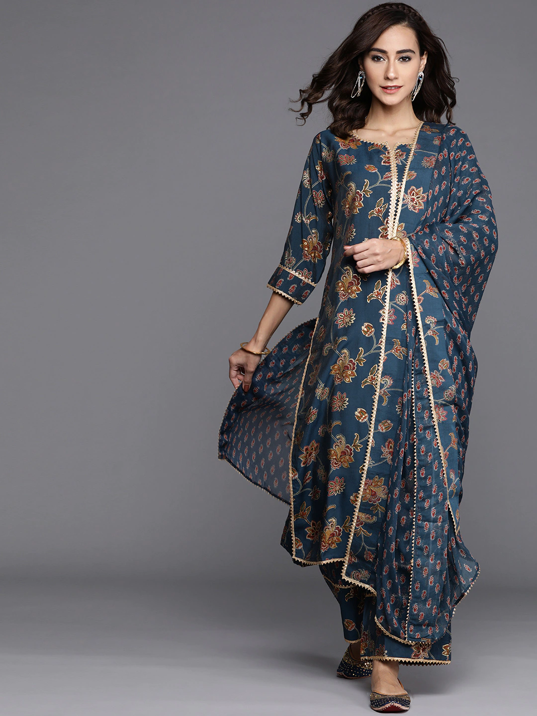 Women Blue & Maroon Floral Printed Silk Blend Kurta Set