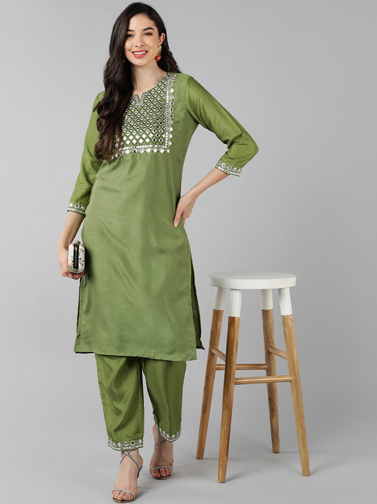 Women Green Floral Embroidered Kurta Set