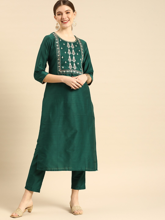 Women Green & Golden Embroidered Kurta Set