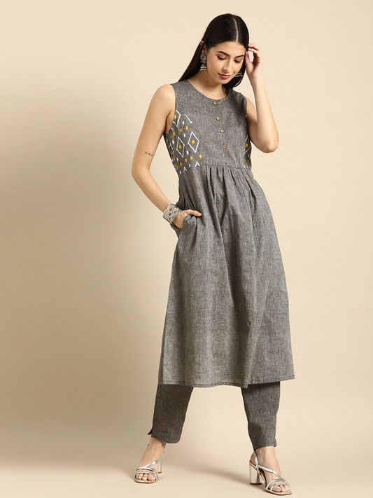 Women Grey & White Printed Kurta Set