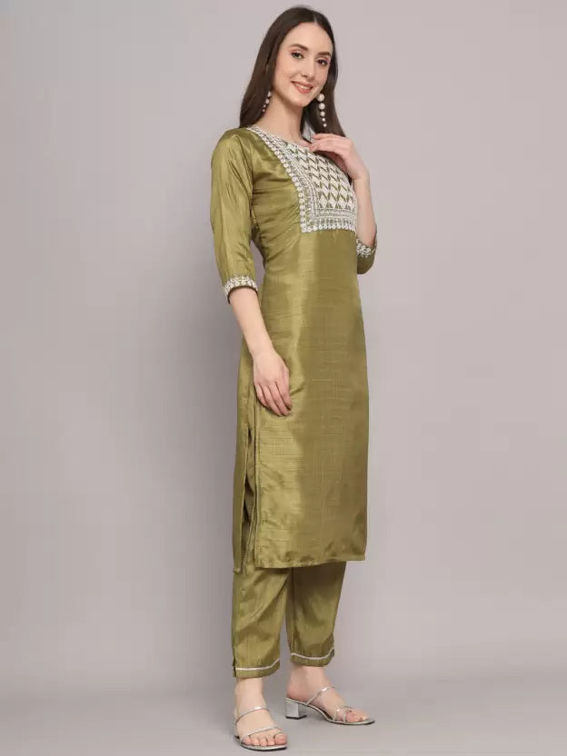 Women Silk Blend Kurta and Pant Set