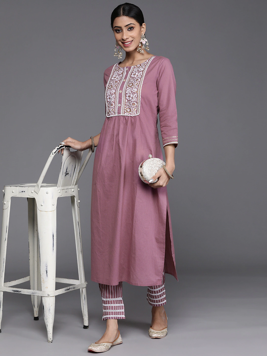 Women Mauve Kurta with Trousers