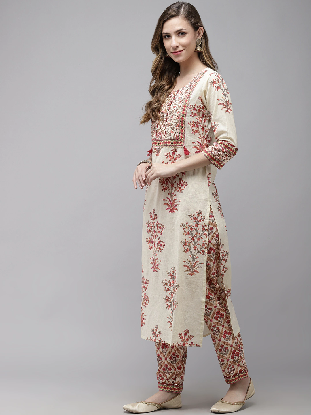Women Off White Floral Printed Thread Work Cotton Kurta Set