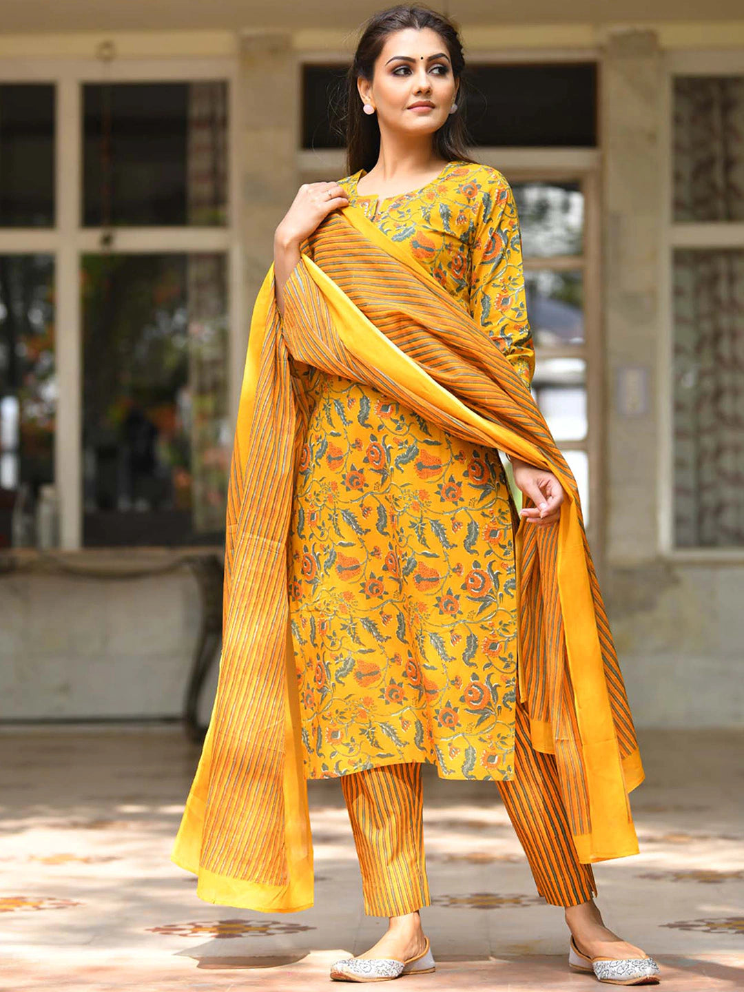 Women Yellow Floral Printed Cotton Kurta Set