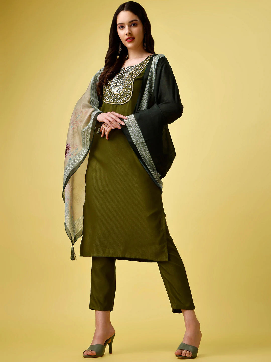 Women Floral Yoke Design Notched Neck Thread Work Kurta With Trousers & Dupatta